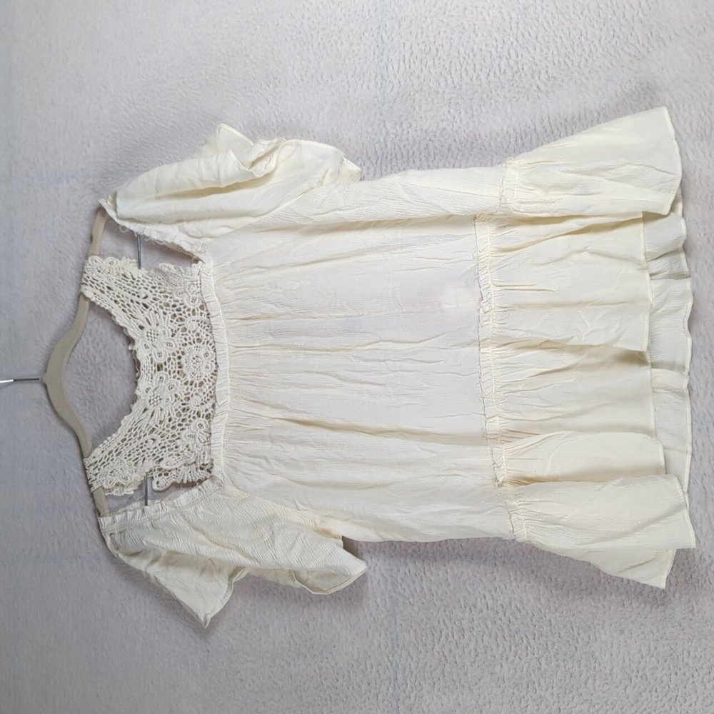 Gimmicks by BKE Women's Ivory Shoulder Cut Out Boho Lace Ruffle Blouse Size S